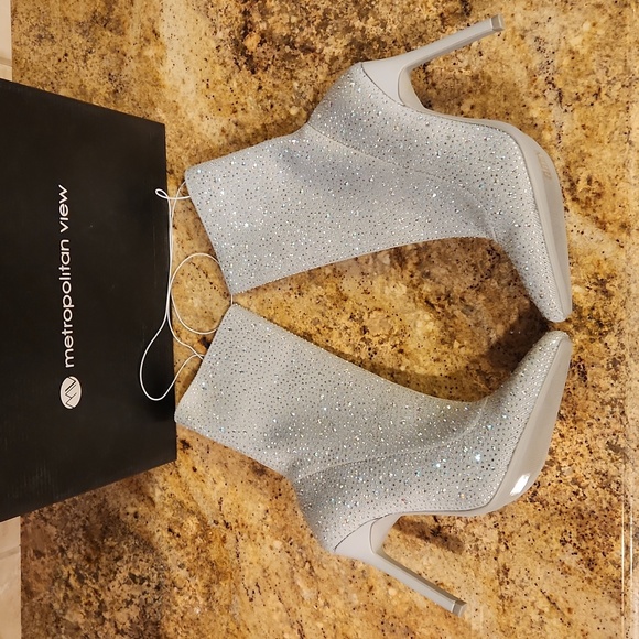 Rhinestone Encrusted Bling Stretch Boots. Metropolitan View. Gray. NEW! - Picture 12 of 16